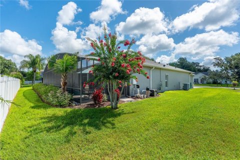 House in New Smyrna Beach, Florida 4 bedrooms, 209.03 sq.m. № 2094235 - photo 7