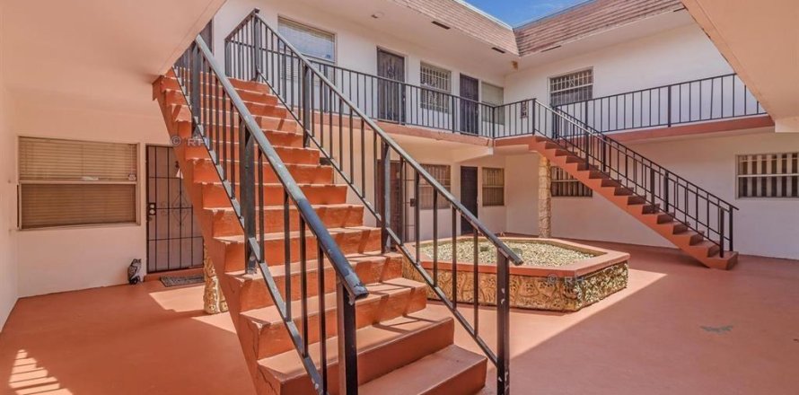 Condominio en Pompano Beach, Florida, 2 dormitorios № 2242689