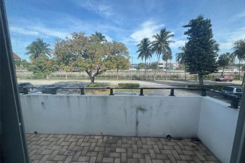 Condominio en venta en Pompano Beach, Florida, 2 dormitorios, 88.26 m2 № 2242689 - foto 14