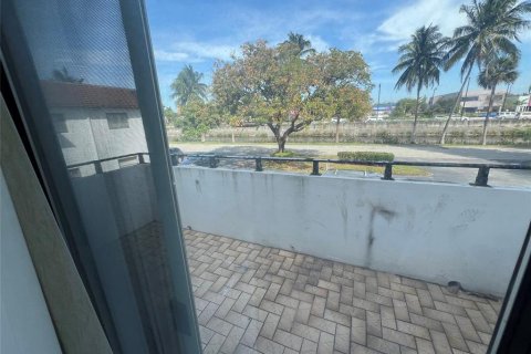 Condominio en venta en Pompano Beach, Florida, 2 dormitorios, 88.26 m2 № 2242689 - foto 13