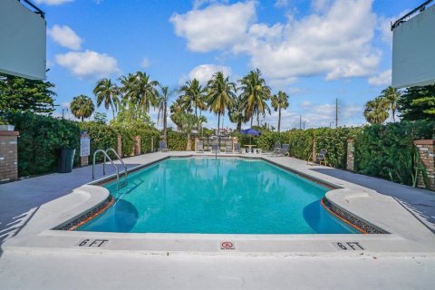 Condominio en venta en Pompano Beach, Florida, 2 dormitorios, 88.26 m2 № 2242689 - foto 16