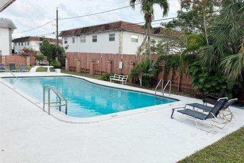 Condominio en venta en Pompano Beach, Florida, 2 dormitorios, 88.26 m2 № 2242689 - foto 2