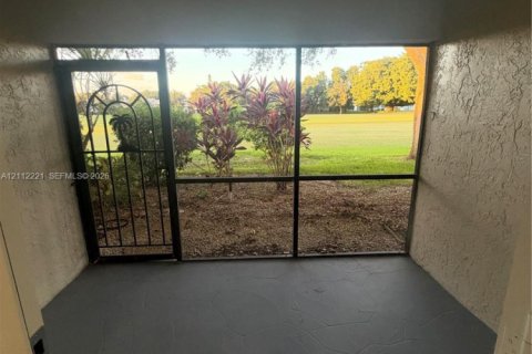 Villa ou maison à vendre à Tamarac, Floride: 2 chambres, 89.93 m2 № 2437464 - photo 8