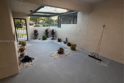 Villa ou maison à vendre à Tamarac, Floride: 2 chambres, 89.93 m2 № 2437464 - photo 9