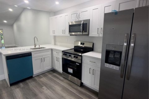 Villa ou maison à vendre à Tamarac, Floride: 2 chambres, 89.93 m2 № 2437464 - photo 2