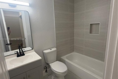 Villa ou maison à vendre à Tamarac, Floride: 2 chambres, 89.93 m2 № 2437464 - photo 4