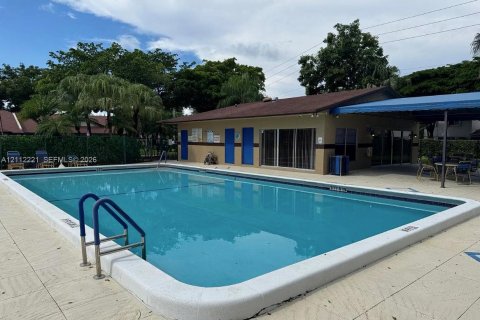 Villa ou maison à vendre à Tamarac, Floride: 2 chambres, 89.93 m2 № 2437464 - photo 10