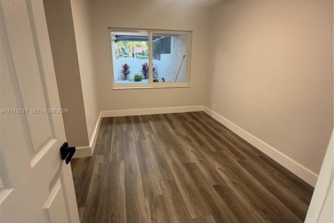 Villa ou maison à vendre à Tamarac, Floride: 2 chambres, 89.93 m2 № 2437464 - photo 3