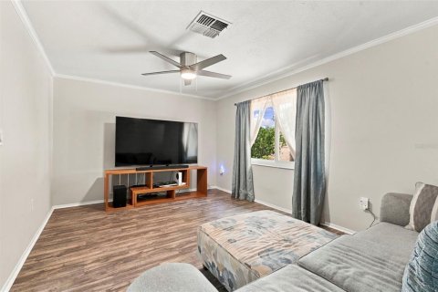 House in Tarpon Springs, Florida 3 bedrooms, 149.94 sq.m. № 2429604 - photo 7