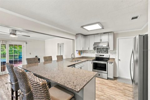House in Tarpon Springs, Florida 3 bedrooms, 149.94 sq.m. № 2429604 - photo 12
