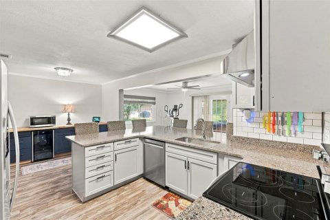 House in Tarpon Springs, Florida 3 bedrooms, 149.94 sq.m. № 2429604 - photo 17
