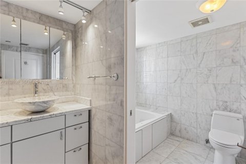 Copropriété à vendre à Miami, Floride: 3 chambres, 144.09 m2 № 2409414 - photo 20
