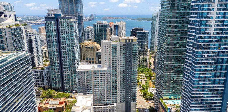Condo à Miami, Floride, 3 chambres  № 2409414