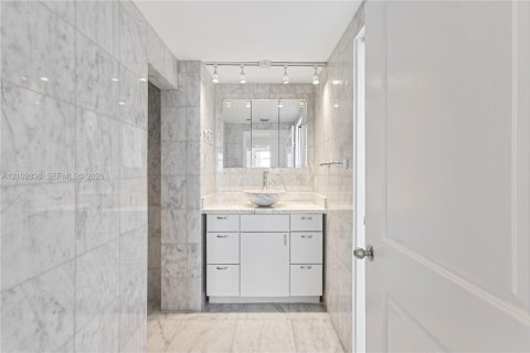 Copropriété à vendre à Miami, Floride: 3 chambres, 144.09 m2 № 2409414 - photo 18