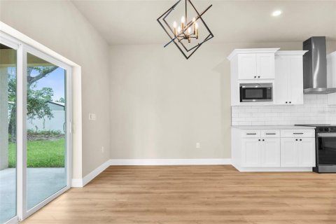 House in Weeki Wachee, Florida 4 bedrooms, 201.23 sq.m. № 1847201 - photo 15
