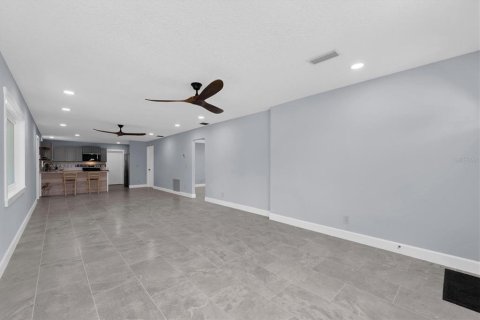 House in Saint Pete Beach, Florida 3 bedrooms, 130.06 sq.m. № 2209295 - photo 17