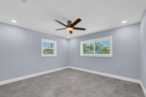 House in Saint Pete Beach, Florida 3 bedrooms, 130.06 sq.m. № 2209295 - photo 28