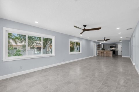 House in Saint Pete Beach, Florida 3 bedrooms, 130.06 sq.m. № 2209295 - photo 16