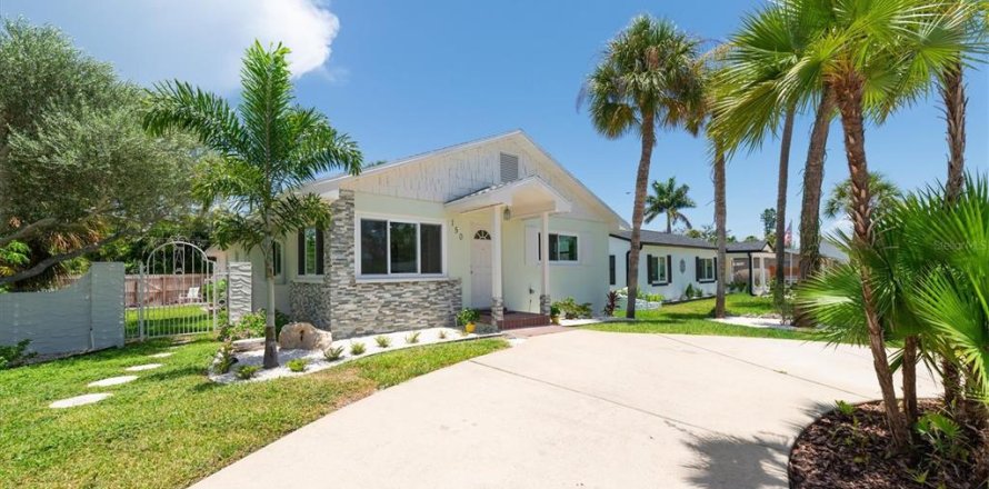House in Saint Pete Beach, Florida 3 bedrooms, 130.06 sq.m. № 2209295