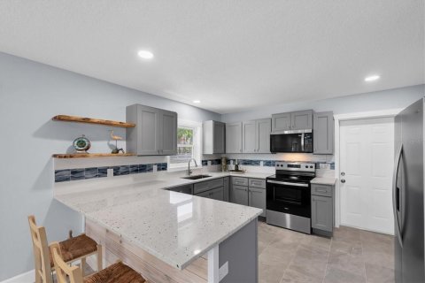 House in Saint Pete Beach, Florida 3 bedrooms, 130.06 sq.m. № 2209295 - photo 7