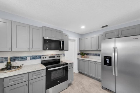 House in Saint Pete Beach, Florida 3 bedrooms, 130.06 sq.m. № 2209295 - photo 10
