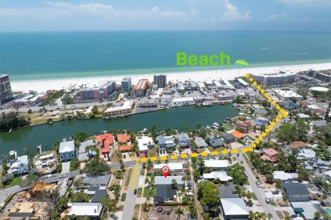 House in Saint Pete Beach, Florida 3 bedrooms, 130.06 sq.m. № 2209295 - photo 4