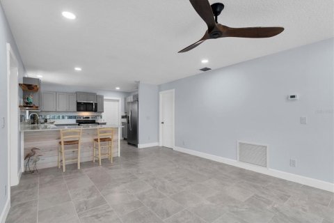 House in Saint Pete Beach, Florida 3 bedrooms, 130.06 sq.m. № 2209295 - photo 20