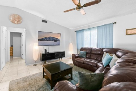 Villa ou maison à louer à Port St. Lucie, Floride: 3 chambres, 117.43 m2 № 2286047 - photo 3
