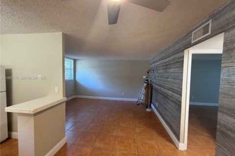 Снять в аренду квартиру в Норт-Бей-Виллидж, Флорида 1 спальня, 57.6м2, № 2044146 - фото 3