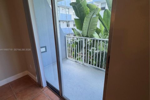 Снять в аренду квартиру в Норт-Бей-Виллидж, Флорида 1 спальня, 57.6м2, № 2044146 - фото 11
