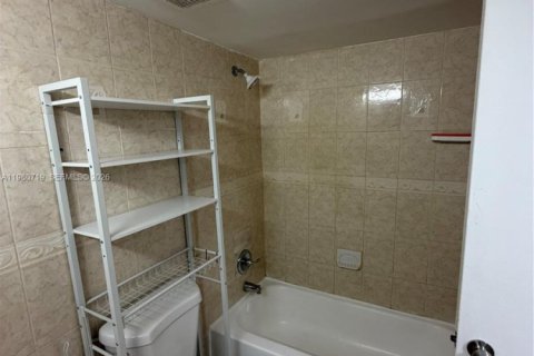 Снять в аренду квартиру в Норт-Бей-Виллидж, Флорида 1 спальня, 57.6м2, № 2044146 - фото 18