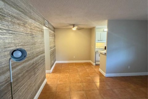 Снять в аренду квартиру в Норт-Бей-Виллидж, Флорида 1 спальня, 57.6м2, № 2044146 - фото 4