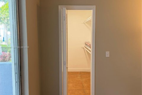 Снять в аренду квартиру в Норт-Бей-Виллидж, Флорида 1 спальня, 57.6м2, № 2044146 - фото 13