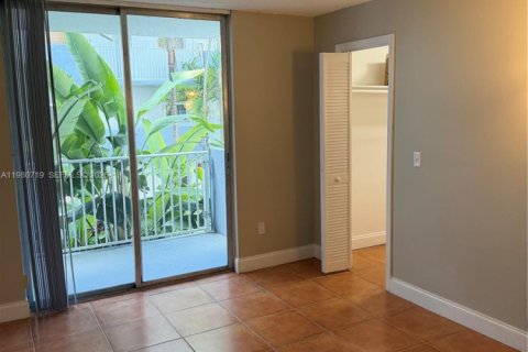 Снять в аренду квартиру в Норт-Бей-Виллидж, Флорида 1 спальня, 57.6м2, № 2044146 - фото 15