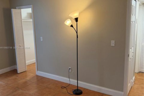 Снять в аренду квартиру в Норт-Бей-Виллидж, Флорида 1 спальня, 57.6м2, № 2044146 - фото 14