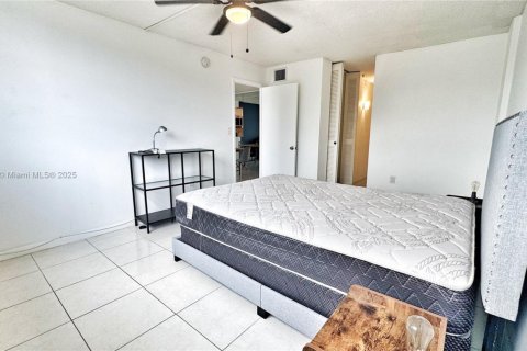 Condominio en alquiler en North Miami Beach, Florida, 1 dormitorio, 75.44 m2 № 1896659 - foto 12