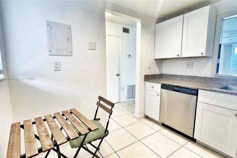 Condominio en alquiler en North Miami Beach, Florida, 1 dormitorio, 75.44 m2 № 1896659 - foto 3