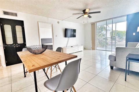 Condominio en alquiler en North Miami Beach, Florida, 1 dormitorio, 75.44 m2 № 1896659 - foto 6