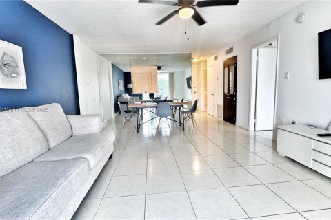 Condominio en alquiler en North Miami Beach, Florida, 1 dormitorio, 75.44 m2 № 1896659 - foto 8