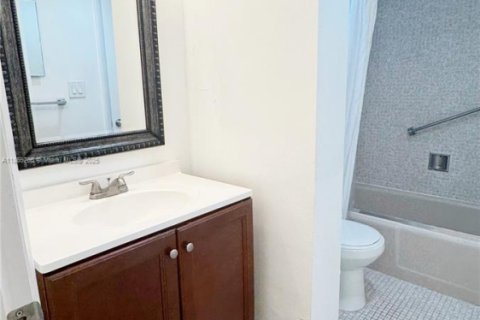 Condominio en alquiler en North Miami Beach, Florida, 1 dormitorio, 75.44 m2 № 1896659 - foto 4