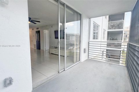 Condominio en alquiler en North Miami Beach, Florida, 1 dormitorio, 75.44 m2 № 1896659 - foto 10
