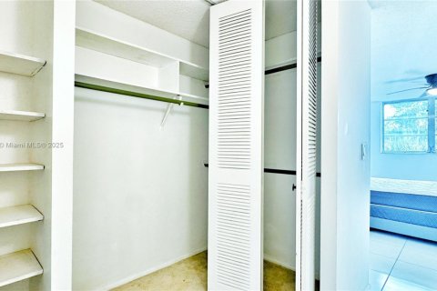 Condominio en alquiler en North Miami Beach, Florida, 1 dormitorio, 75.44 m2 № 1896659 - foto 13