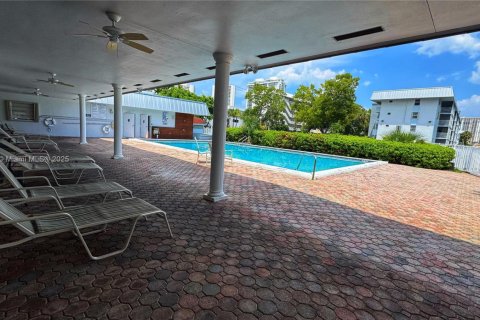 Condominio en alquiler en North Miami Beach, Florida, 1 dormitorio, 75.44 m2 № 1896659 - foto 19