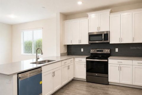 House in Orlando, Florida 3 bedrooms, 204.66 sq.m. № 2120848 - photo 9