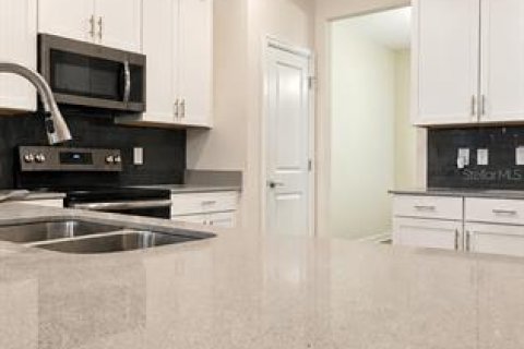 House in Orlando, Florida 3 bedrooms, 204.66 sq.m. № 2120848 - photo 7