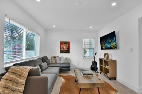 Villa ou maison à Miami, Floride 2 chambres, 102.19 m2 № 2434330