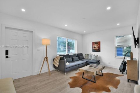 Villa ou maison à louer à Miami, Floride: 2 chambres, 102.19 m2 № 2434330 - photo 6