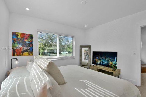 Villa ou maison à louer à Miami, Floride: 2 chambres, 102.19 m2 № 2434330 - photo 8