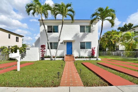 Villa ou maison à louer à Miami, Floride: 2 chambres, 102.19 m2 № 2434330 - photo 28