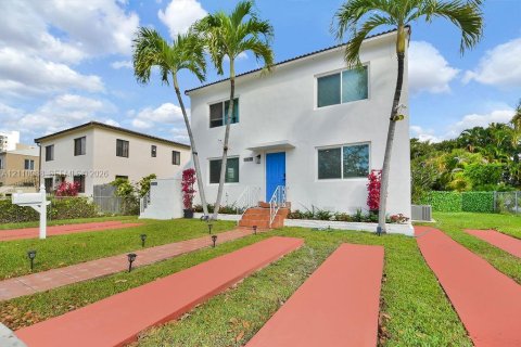 Villa ou maison à louer à Miami, Floride: 2 chambres, 102.19 m2 № 2434330 - photo 30